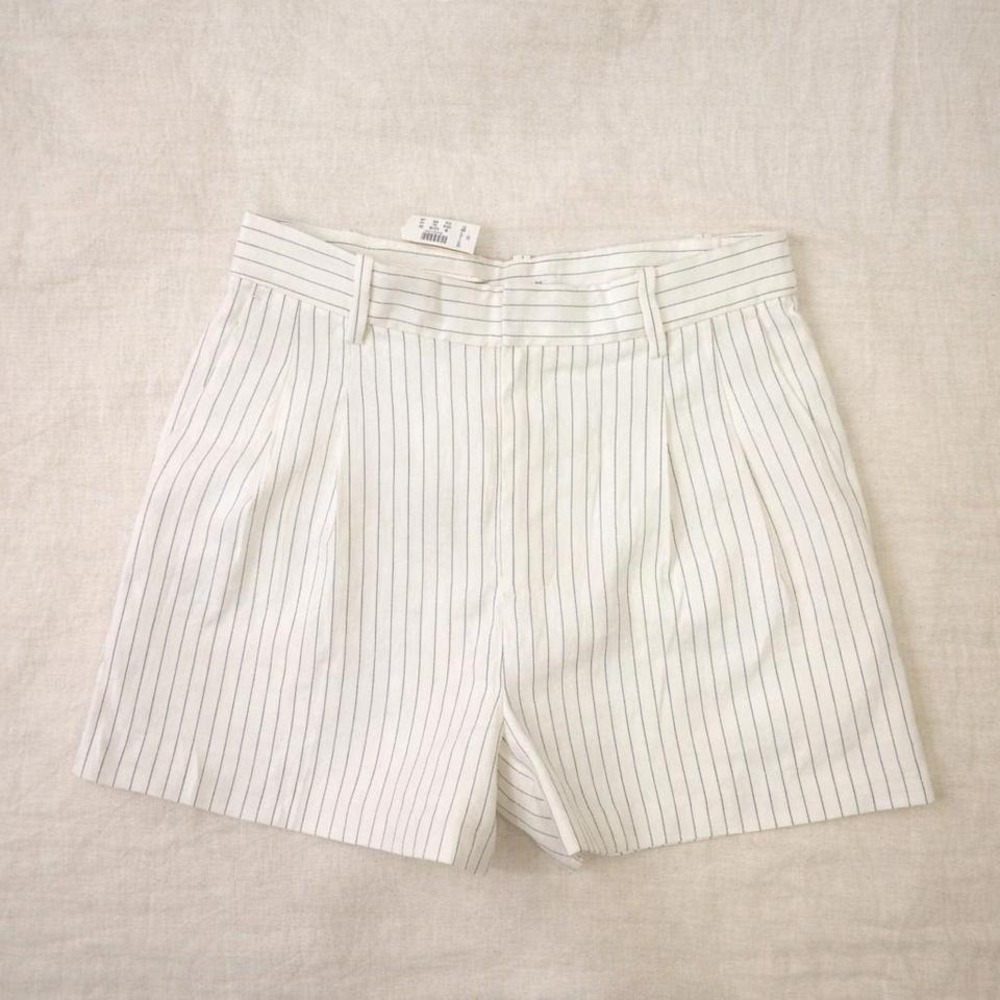 Madewell white pinstripe‎ shorts with belt, Size 00